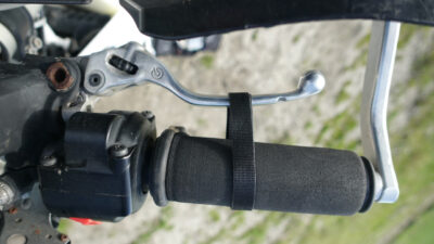 Rolling Mavericks trail stand lock front wheel with velcro